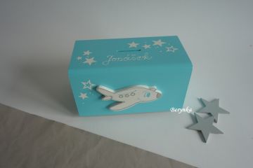 Dřevěná pokladnička s letadlem