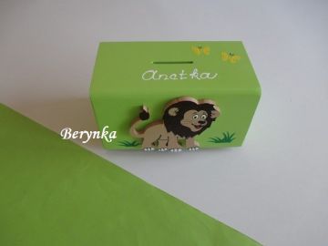 Dřevěná pokladnička se lvem