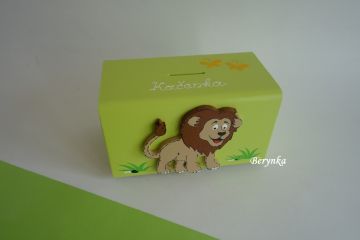 Dřevěná pokladnička se lvem