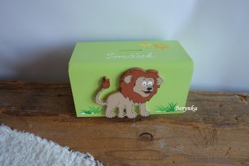 Dřevěná pokladnička se lvem