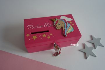 Dřevěná pokladnička s jednorožcem