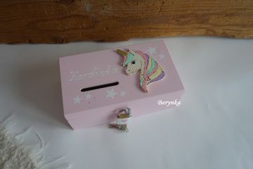 Dřevěná pokladnička s jednorožcem