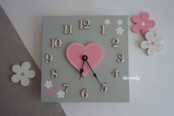 Hodiny se srdíčkem - kulaté/čtvercové