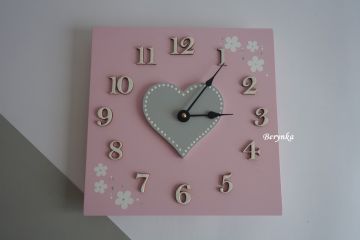 Hodiny se srdíčkem - kulaté/čtvercové
