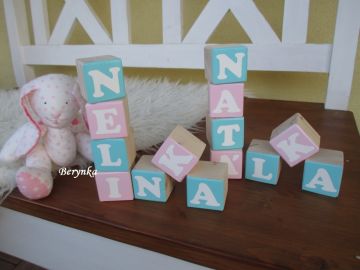 Dřevěné kostičky růžovo-tyrkysové