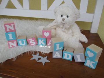 Dřevěné kostičky růžovo-tyrkysové