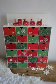 Adventní kalendář červeno-zelený s vláčkem