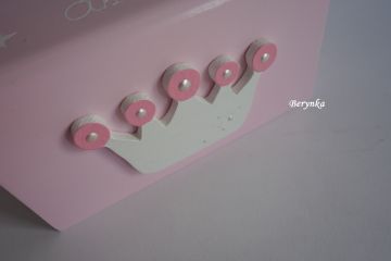 Dřevěná pokladnička s korunkou