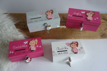 Dřevěná pokladnička s holčičkou a klukem