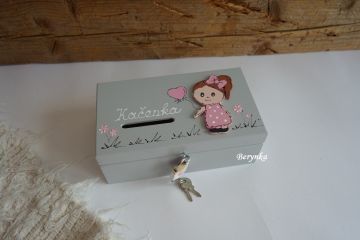 Dřevěná pokladnička s holčičkou a klukem