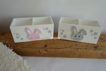 Dřevěný stojánek na tužky s hlavou zajíčka