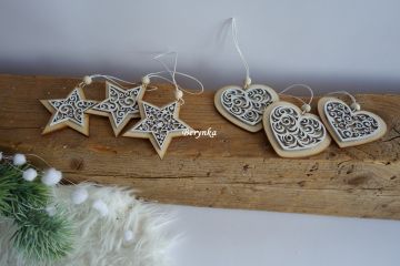 Dřevěné vánoční ozdoby - srdíčka a hvězdičky