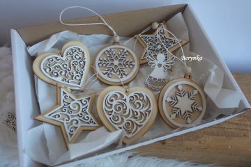 Dřevěné vánoční ozdoby - srdíčka a hvězdičky