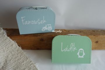 Kufřík se jménem a tučňákem