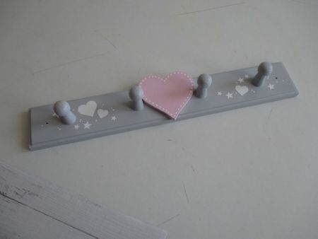 Dětský věšák se srdíčkem