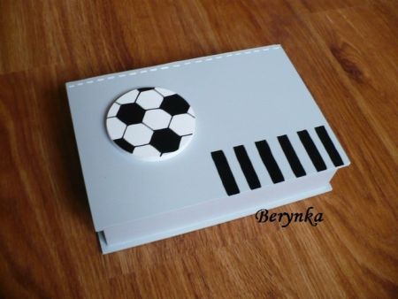 Krabička s fotbalovým míčem