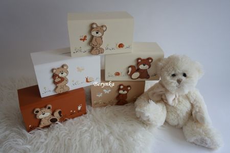 Dřevěná pokladnička s medvídkem