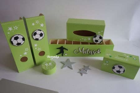Dřevěné dekorace - zelené s fotbalovým míčem