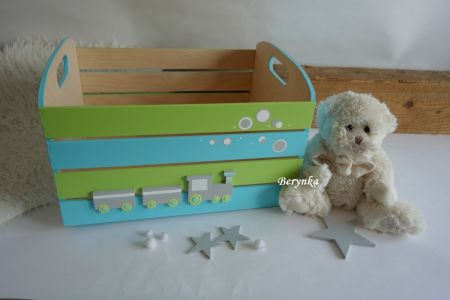 Dřevěná bedýnka s mašinkou