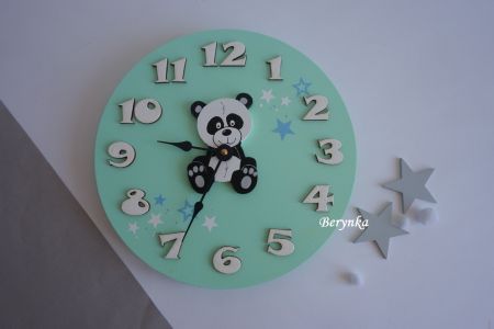 Dřevěné hodiny s pandou