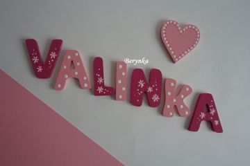 Dřevěná písmenka "kytičky"