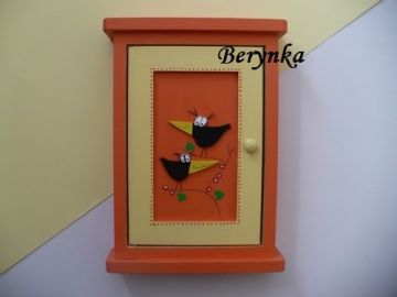 Dřevěná skříňka na klíče s ptáčky