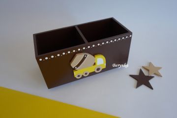 Dřevěný stojánek na tužky s míchačkou