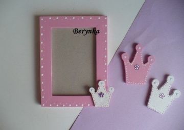 Dřevěný fotorámeček s korunkou