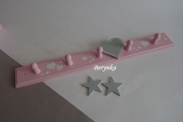 Dětský věšák se srdíčkem