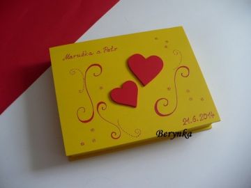 Svatební krabička se srdíčky a spirálkami