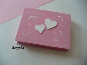 Svatební krabička se srdíčky a spirálkami