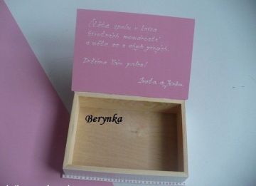 Svatební krabička se srdíčky a spirálkami