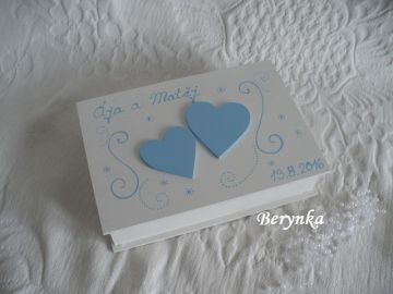 Svatební krabička se srdíčky a spirálkami