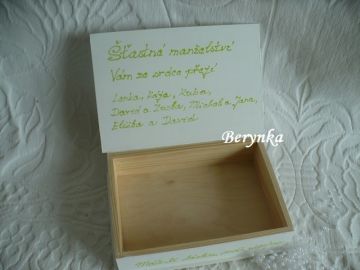 Svatební krabička se srdíčky a spirálkami