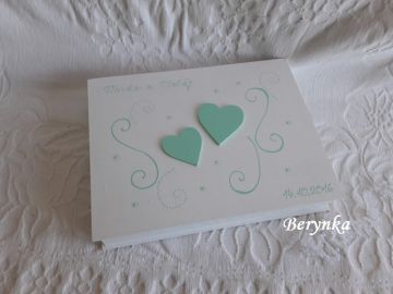 Svatební krabička se srdíčky a spirálkami