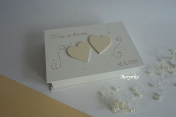 Svatební krabička se srdíčky a spirálkami