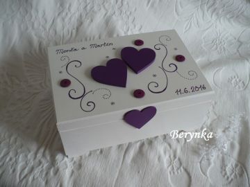 Svatební truhlička na nožičkách - knoflíková