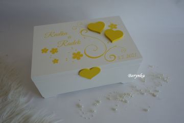 Svatební truhlička na nožičkách - knoflíková