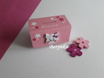 Dřevěná pokladnička s kočičkou