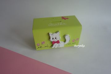 Dřevěná pokladnička s kočičkou