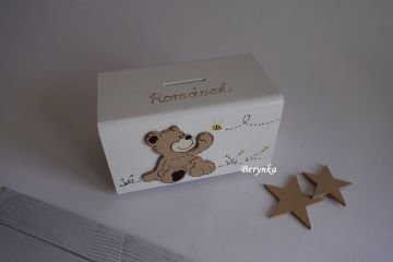 Dřevěná pokladnička s medvídkem