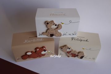 Dřevěná pokladnička s medvídkem