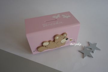 Dřevěná pokladnička s medvídkem