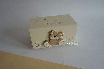 Dřevěná pokladnička s medvídkem