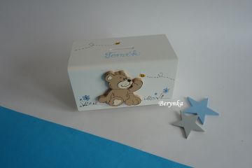 Dřevěná pokladnička s medvídkem