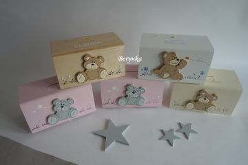 Dřevěná pokladnička s medvídkem