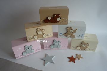 Dřevěná pokladnička s medvídkem