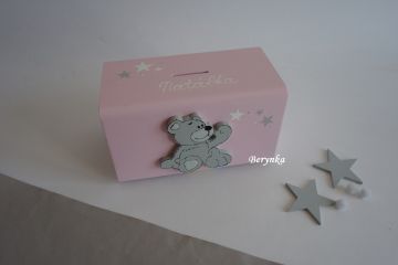 Dřevěná pokladnička s medvídkem