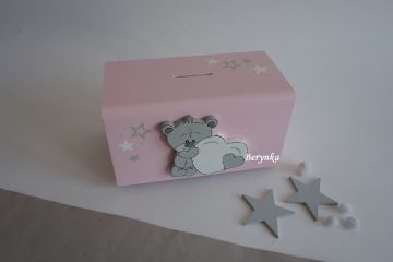 Dřevěná pokladnička s medvídkem