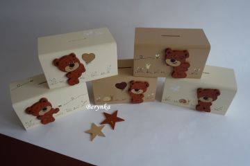 Dřevěná pokladnička s medvídkem